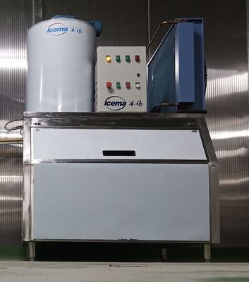 เครื่องทำน้ำแข็งเกล็ดน้ำจืด 300KG 0.3T สำหรับร้านอาหาร