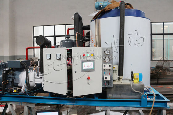เครื่องทำน้ำแข็งเกล็ดอุตสาหกรรม 300KG-40T เครื่องทำน้ำแข็งเกล็ดหิมะสำหรับการประมงอาหารทะเลสด